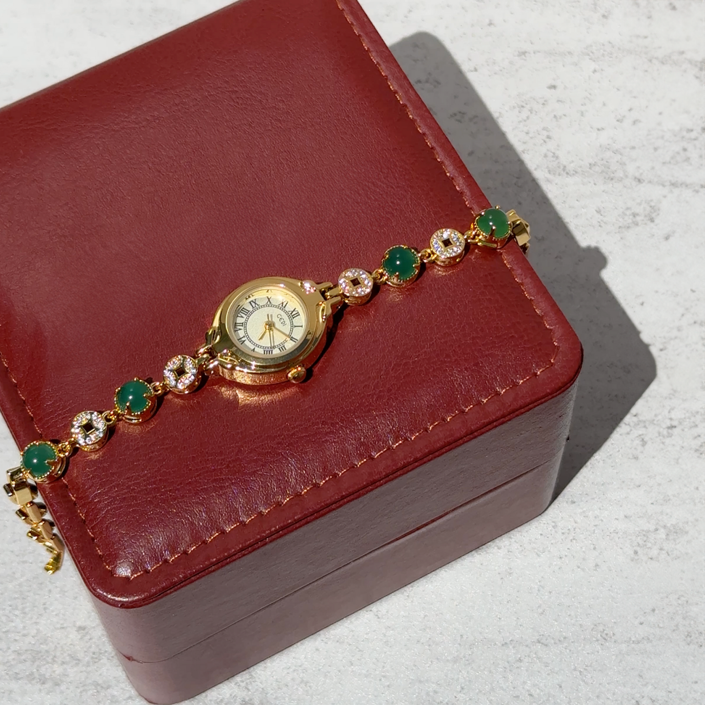 🎁 Leather Watch Box (100% off)